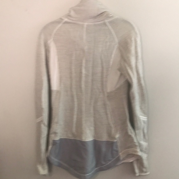 Lulu lemon size 6 cream and gray pullover - Picture 2 of 4